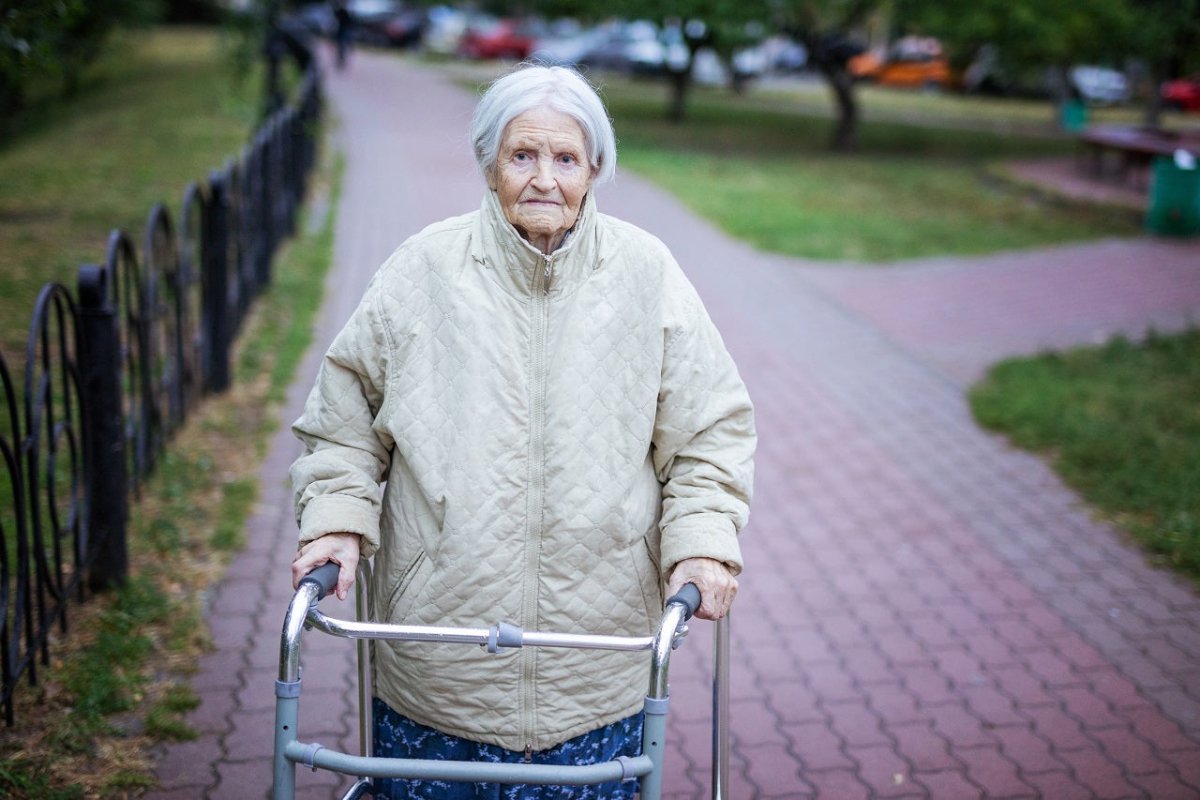 Seniors Keeping Active: Staying Healthy with Walkers - Cart Health